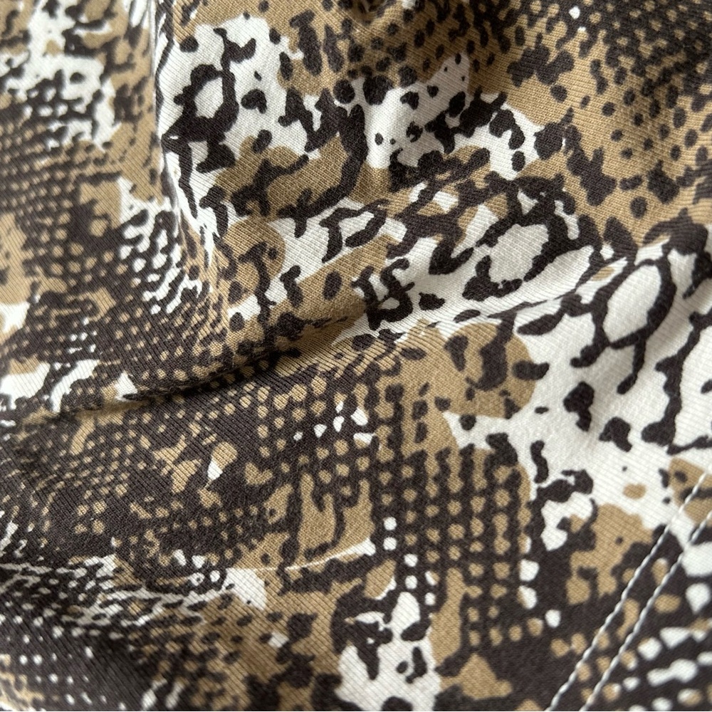 Adidas Originals Women´s Size Small Short Trefoil Leggings Snake Print Shorts - Picture 8 of 11